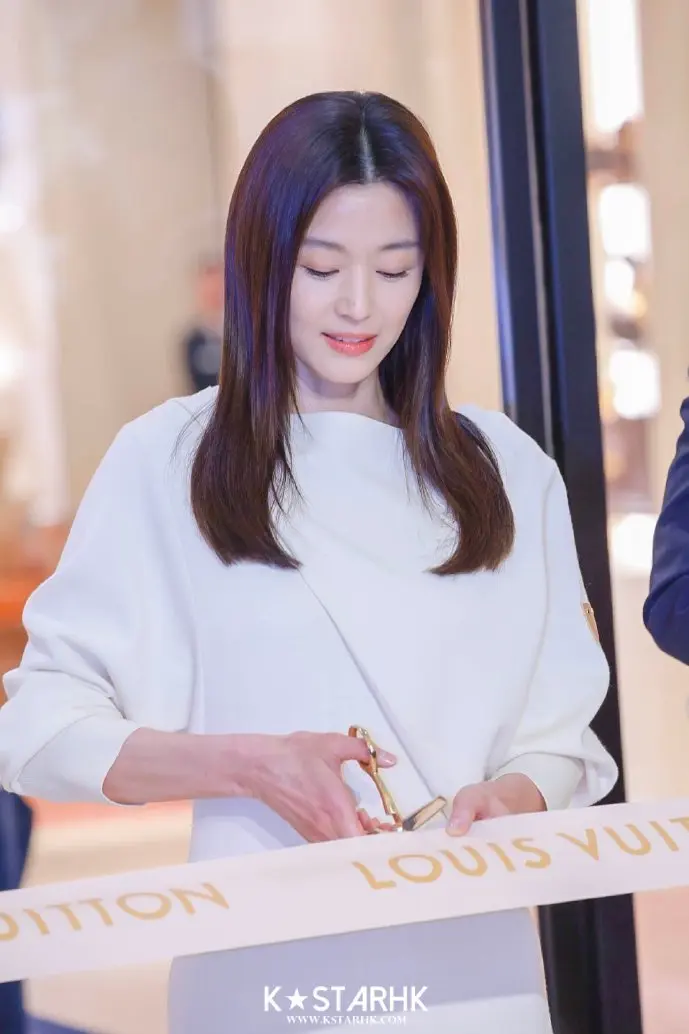 闪电下载吧流量趋势图